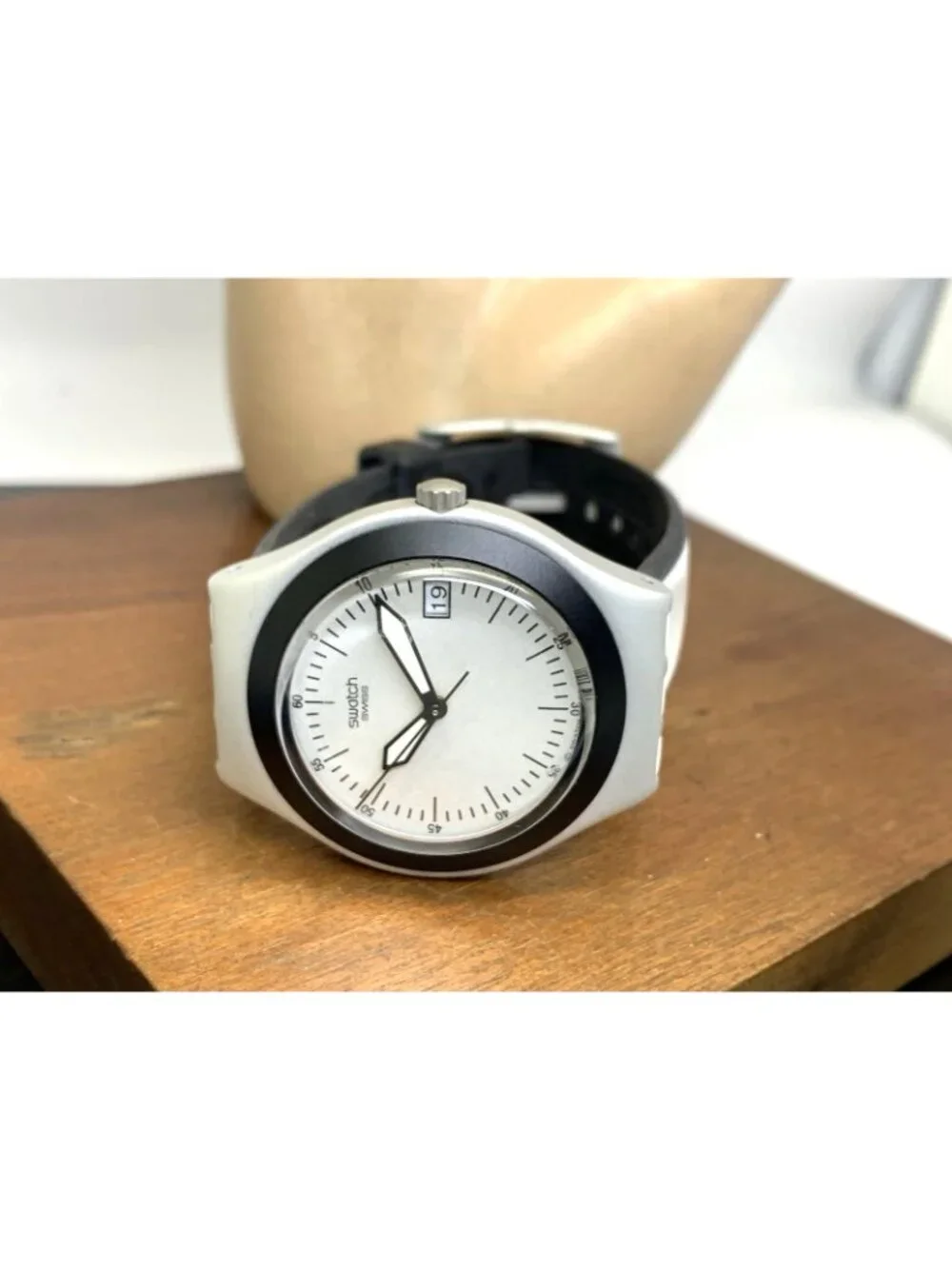 Swatch Men's Watch TGS4012 James Bond Live & Let Die Swiss Quartz Rubber Strap